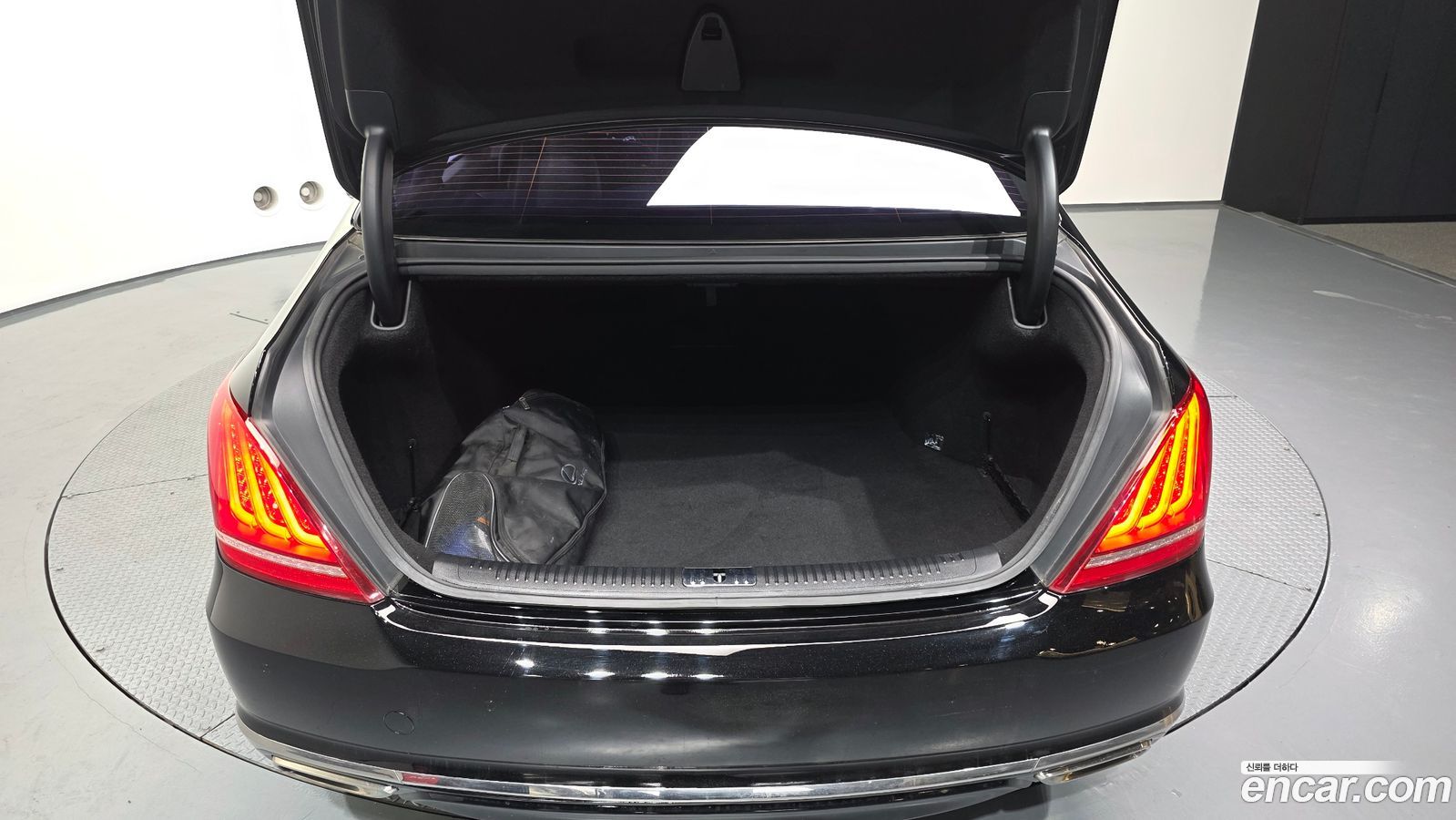 Genesis EQ900