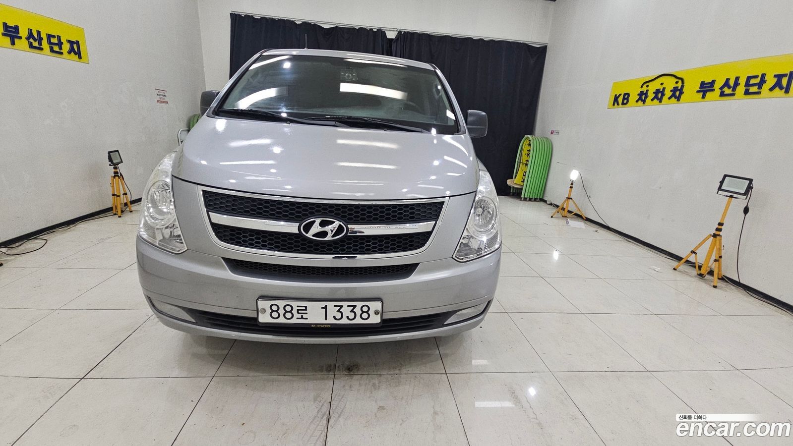 Hyundai Starex