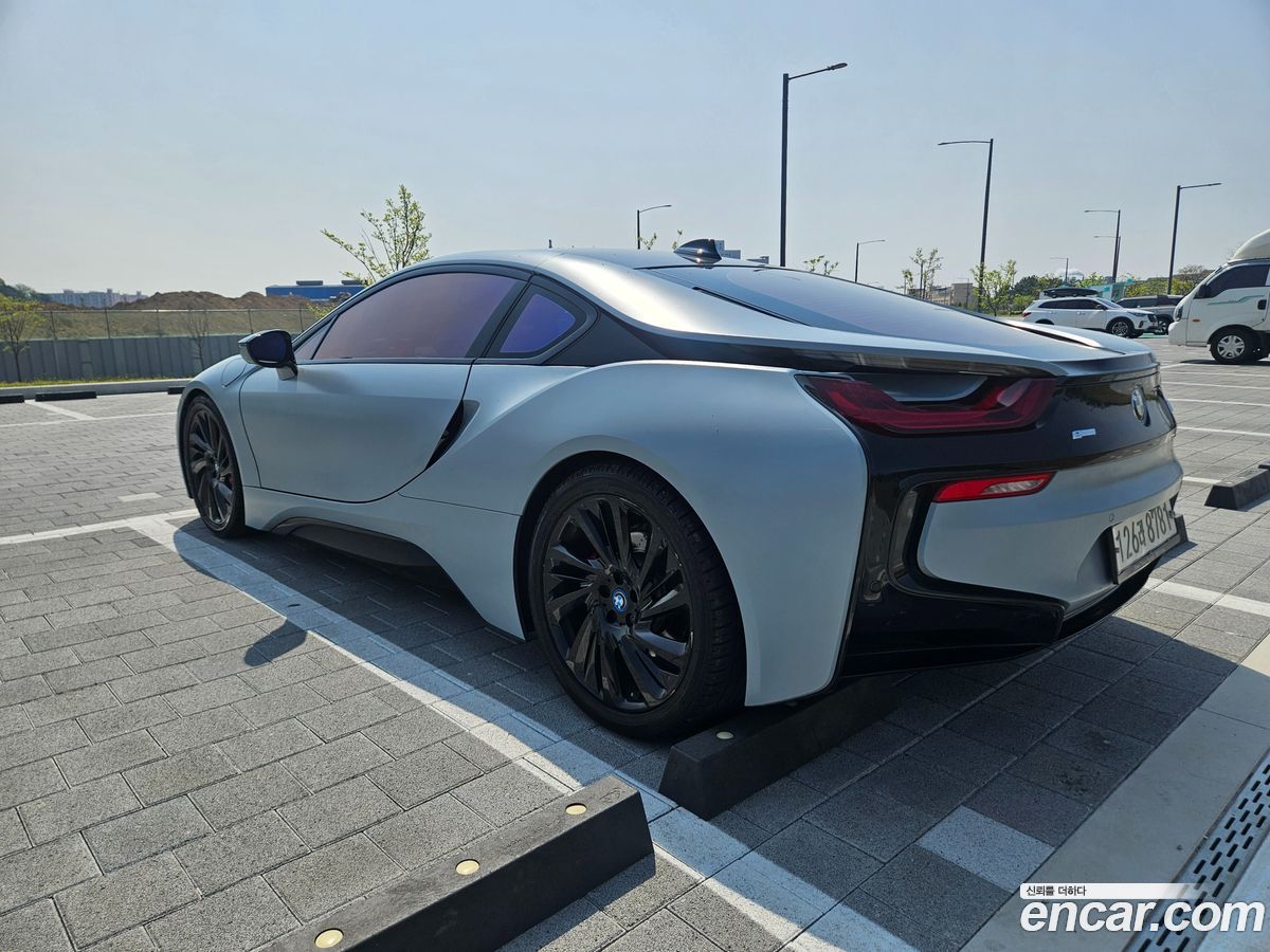 BMW i8