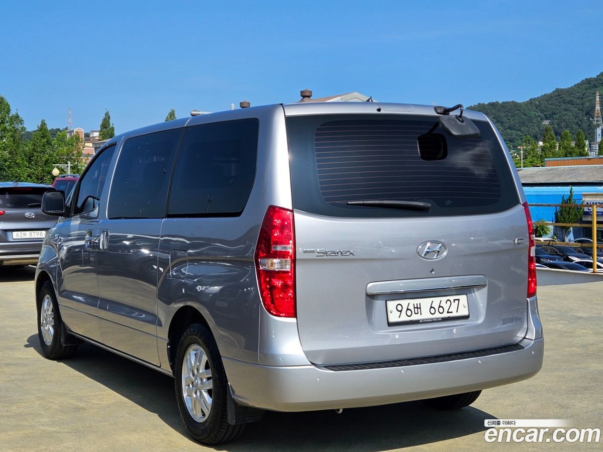 Hyundai Starex