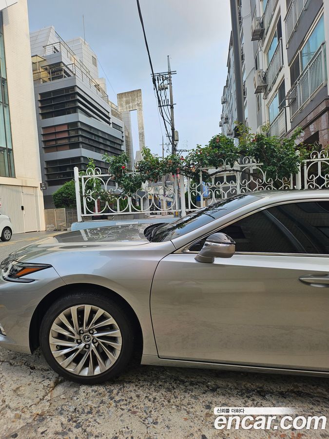 Lexus ES Mk7
