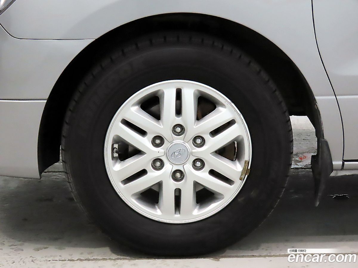 Hyundai Starex