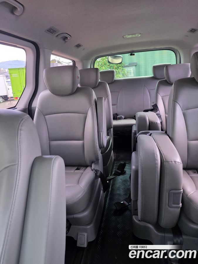 Hyundai Starex