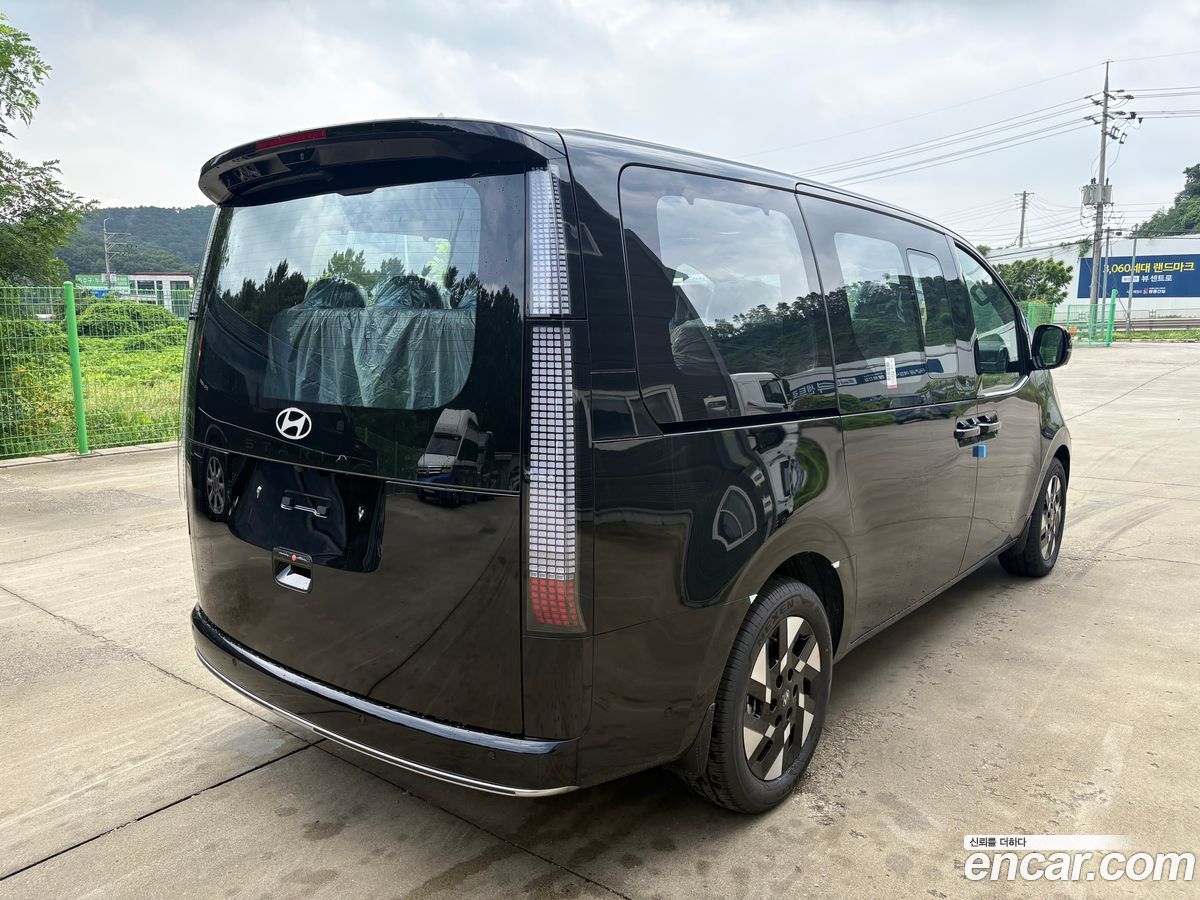 Hyundai Staria