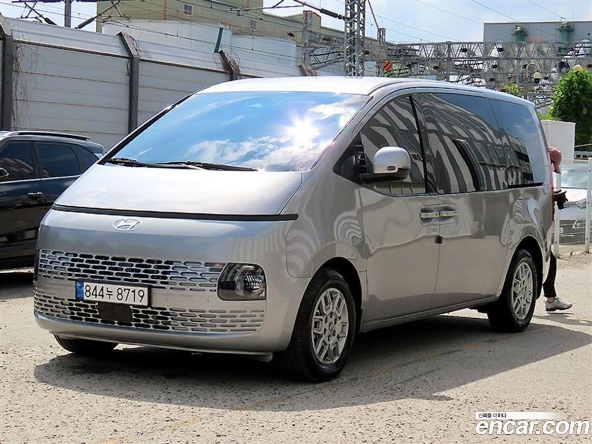 Hyundai Staria