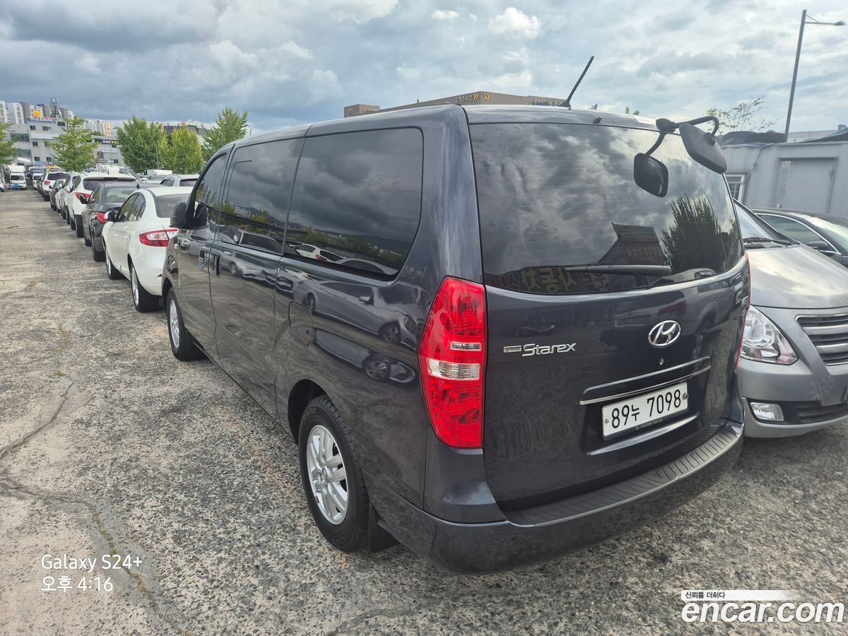 Hyundai Starex