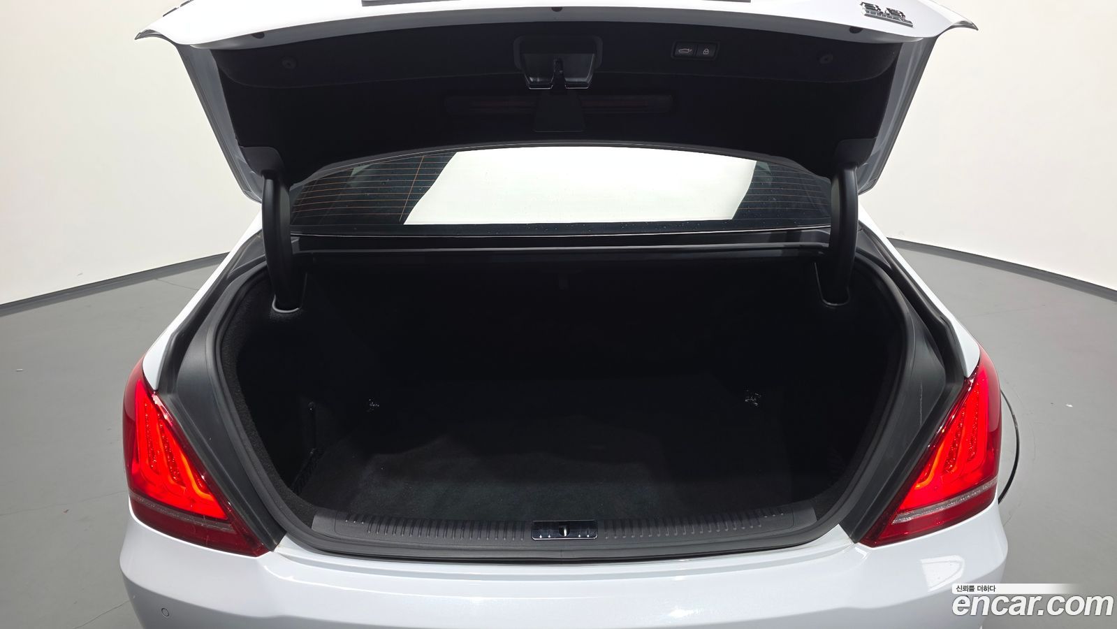 Genesis EQ900