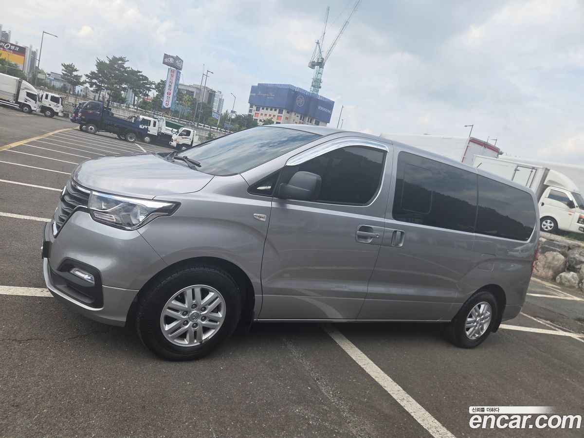 Hyundai Starex