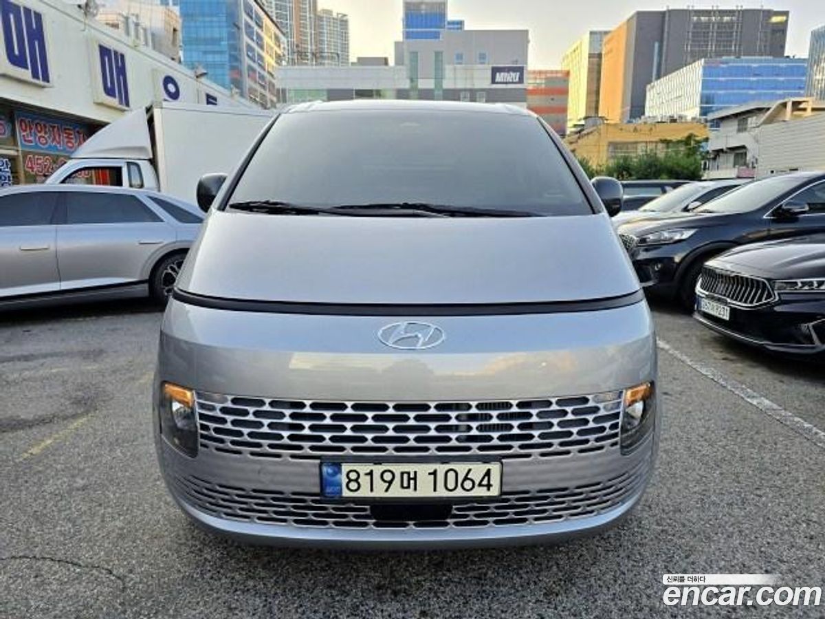 Hyundai Staria