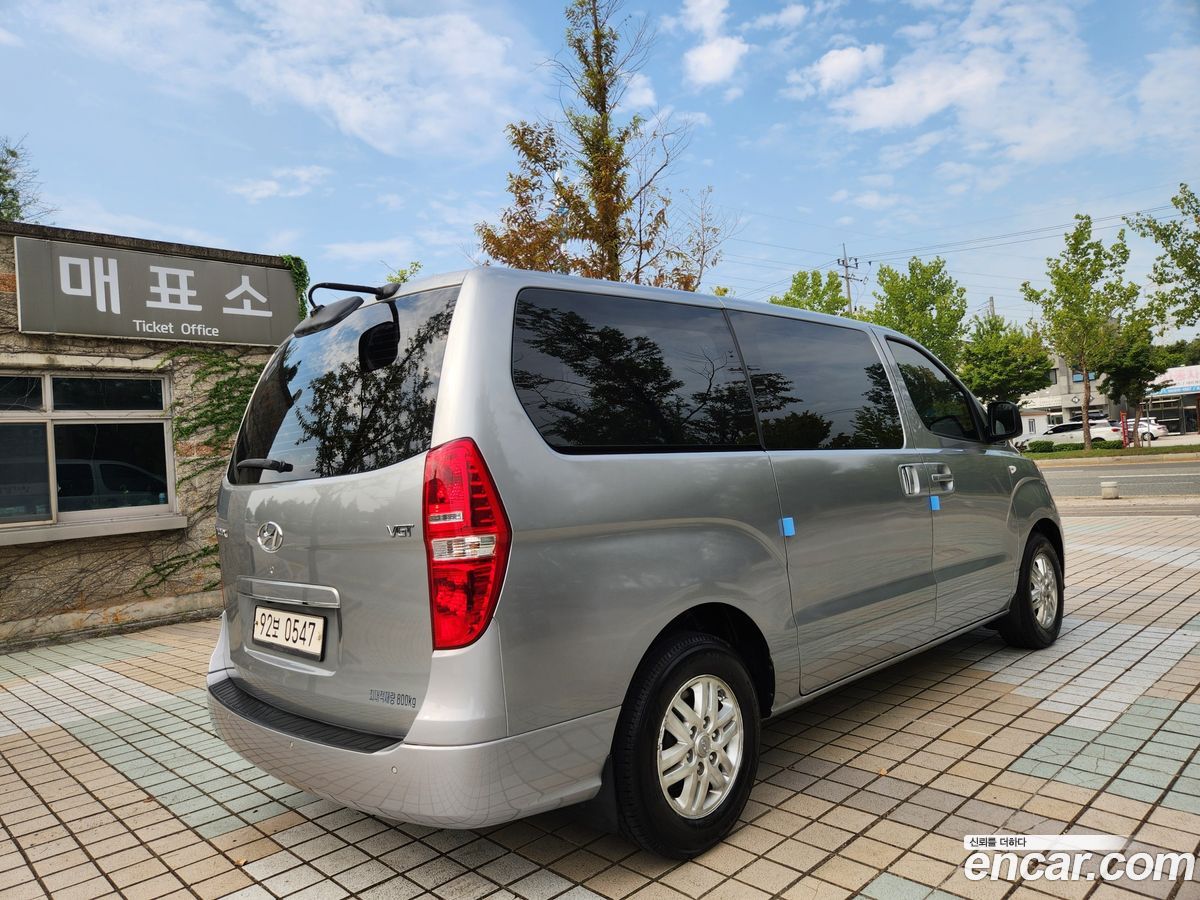 Hyundai Starex