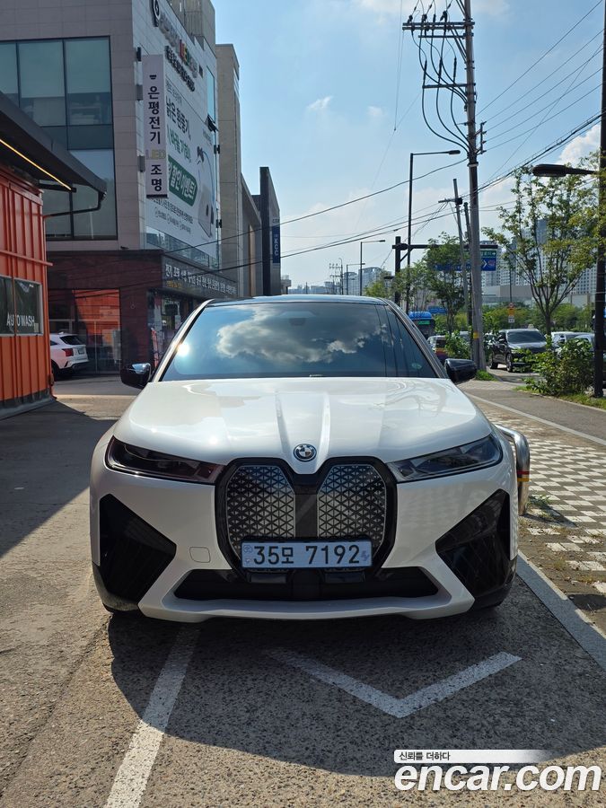 BMW iX