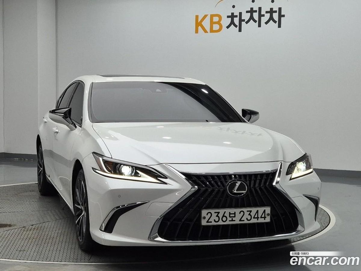 Lexus ES Mk7