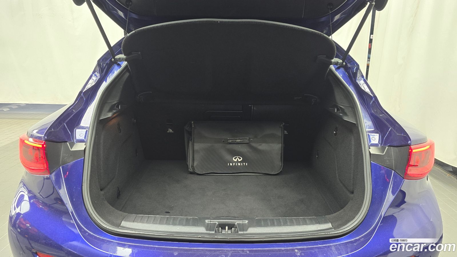 Infiniti Q30