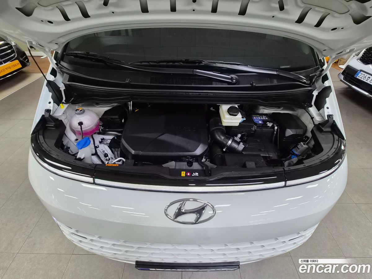 Hyundai Staria