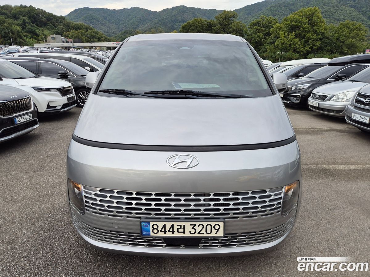 Hyundai Staria