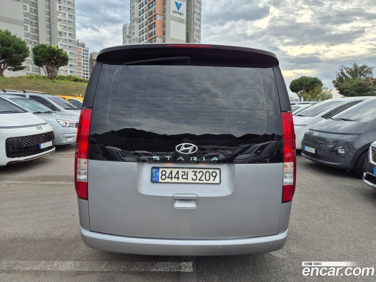 Hyundai Staria