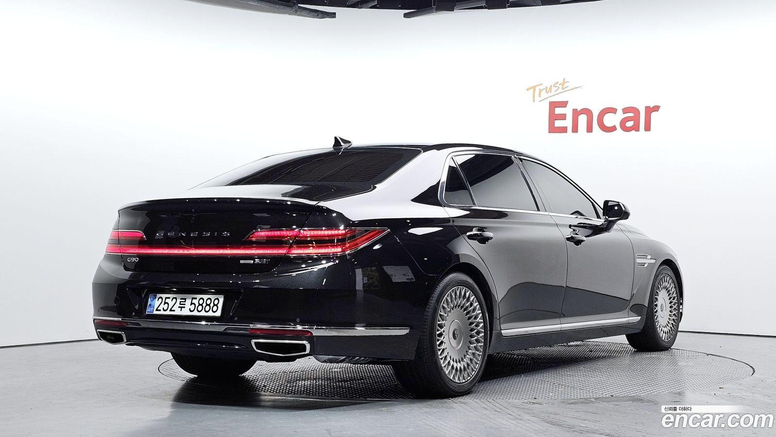 Genesis G90