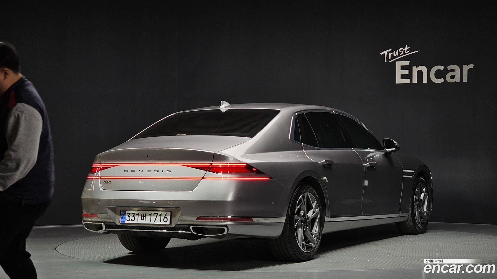 Genesis G90