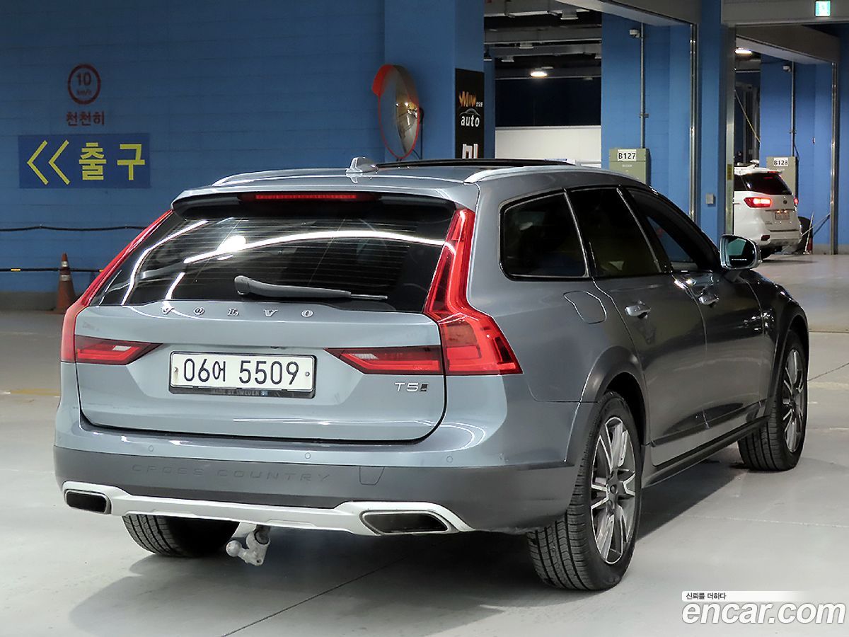 Volvo V90 Cross Country