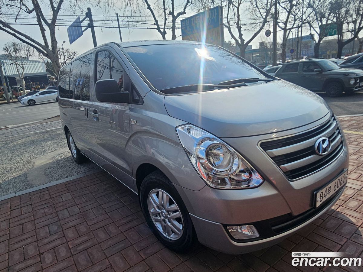Hyundai Starex