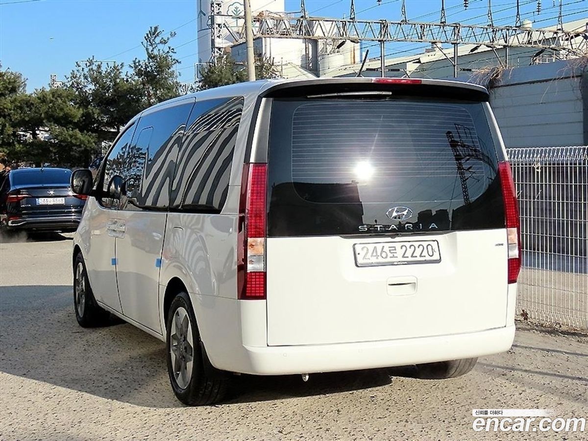 Hyundai Staria