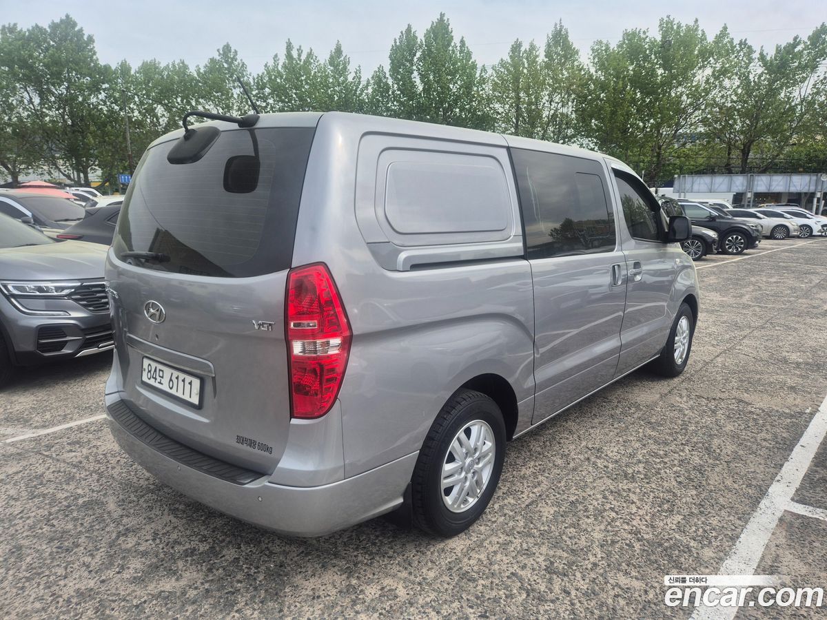 Hyundai Starex
