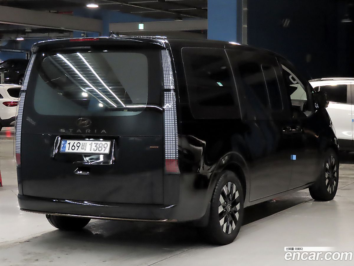 Hyundai Staria
