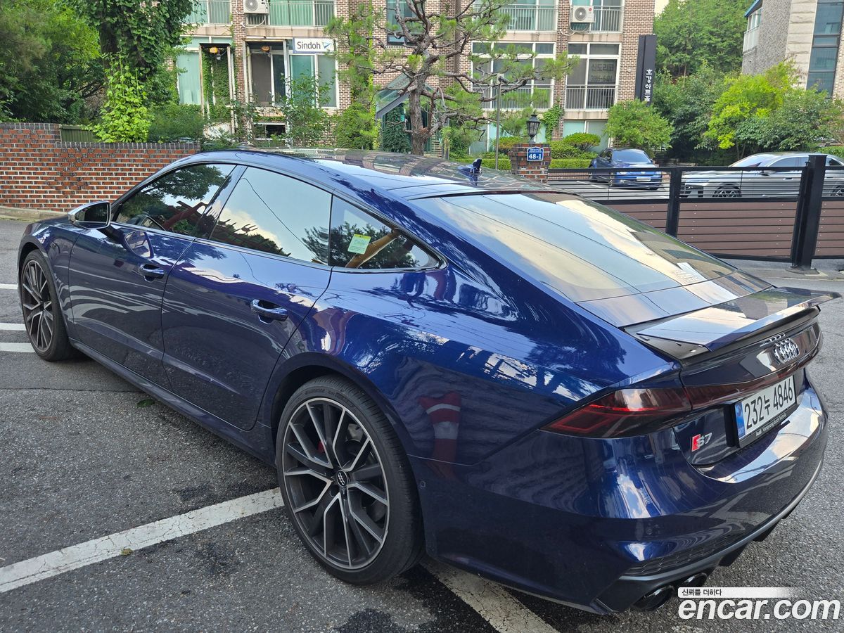 Audi S7