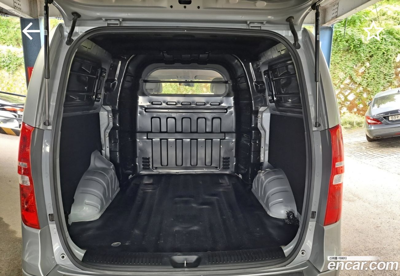 Hyundai Starex