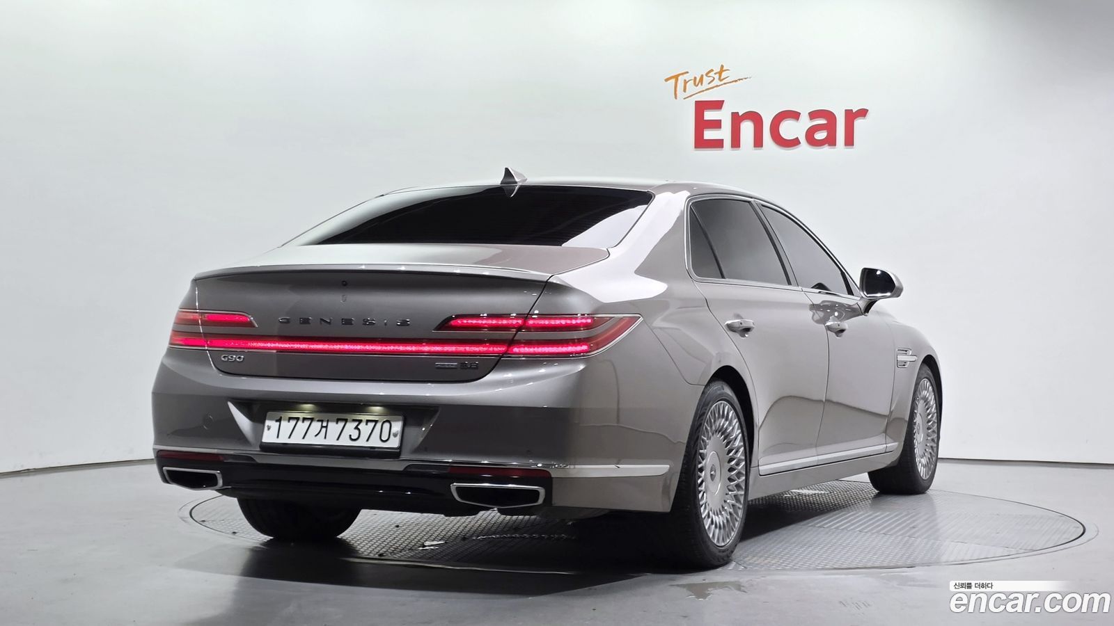 Genesis G90