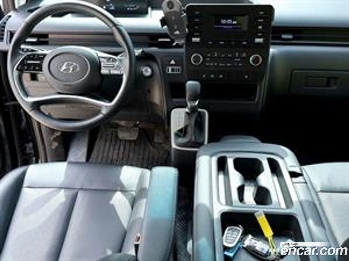 Hyundai Staria