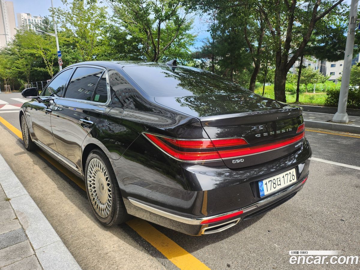 Genesis G90
