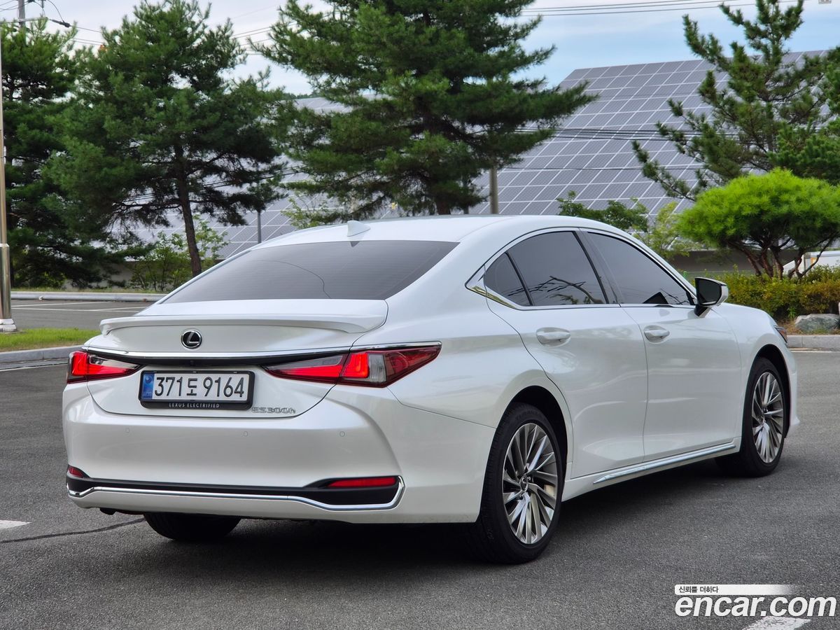 Lexus ES Mk7