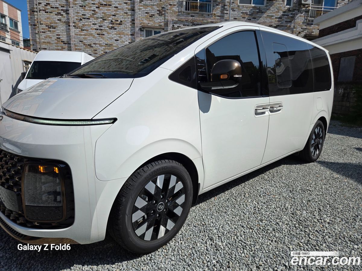 Hyundai Staria