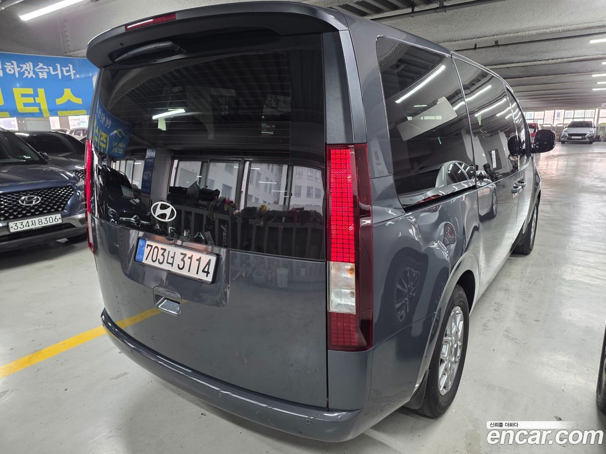 Hyundai Staria