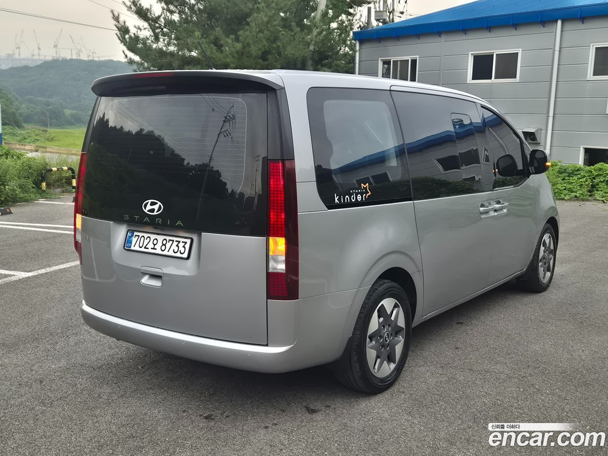 Hyundai Staria