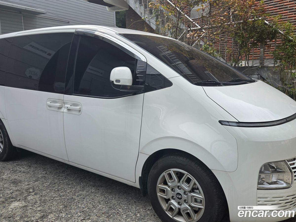 Hyundai Staria