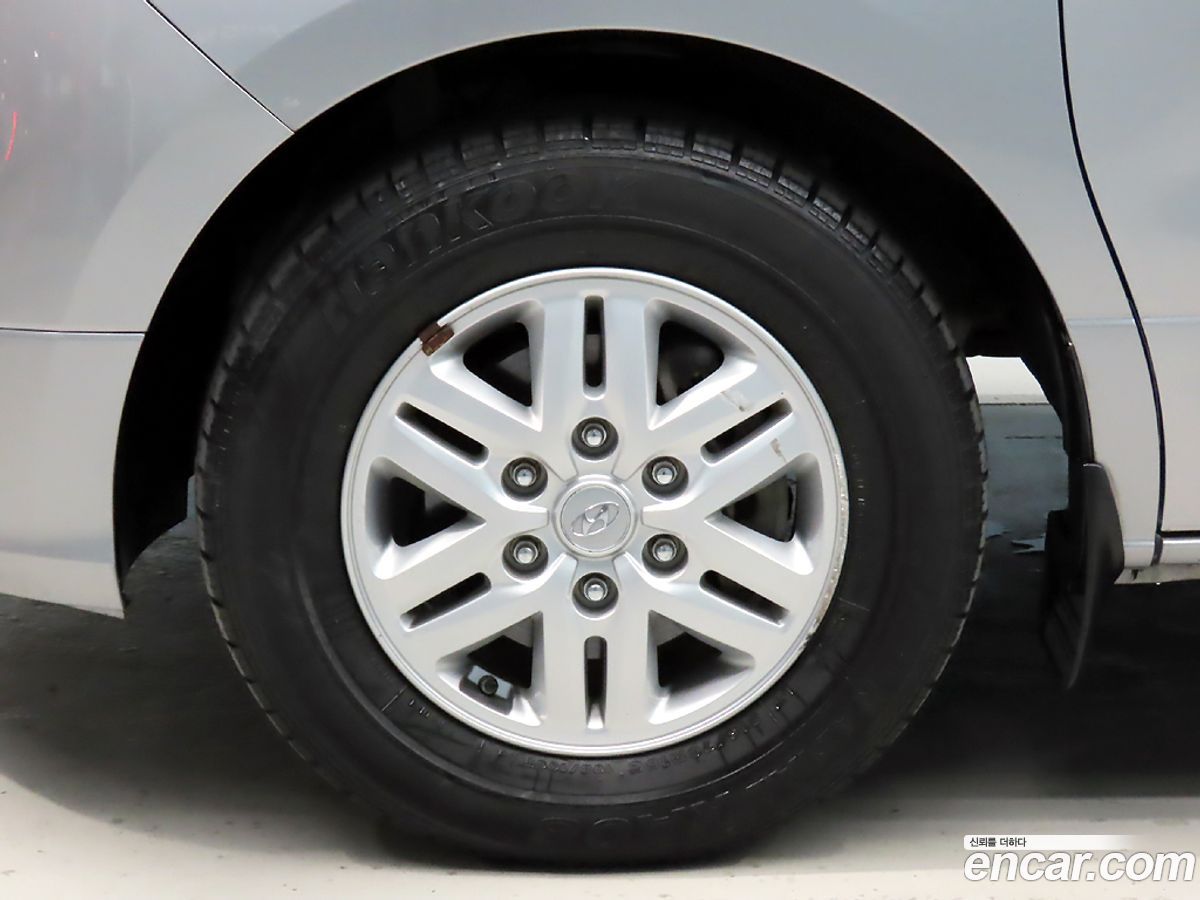 Hyundai Starex