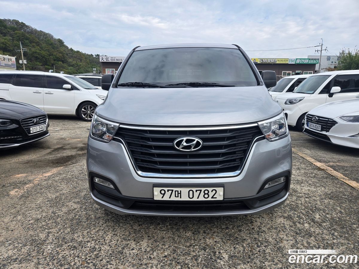 Hyundai Starex