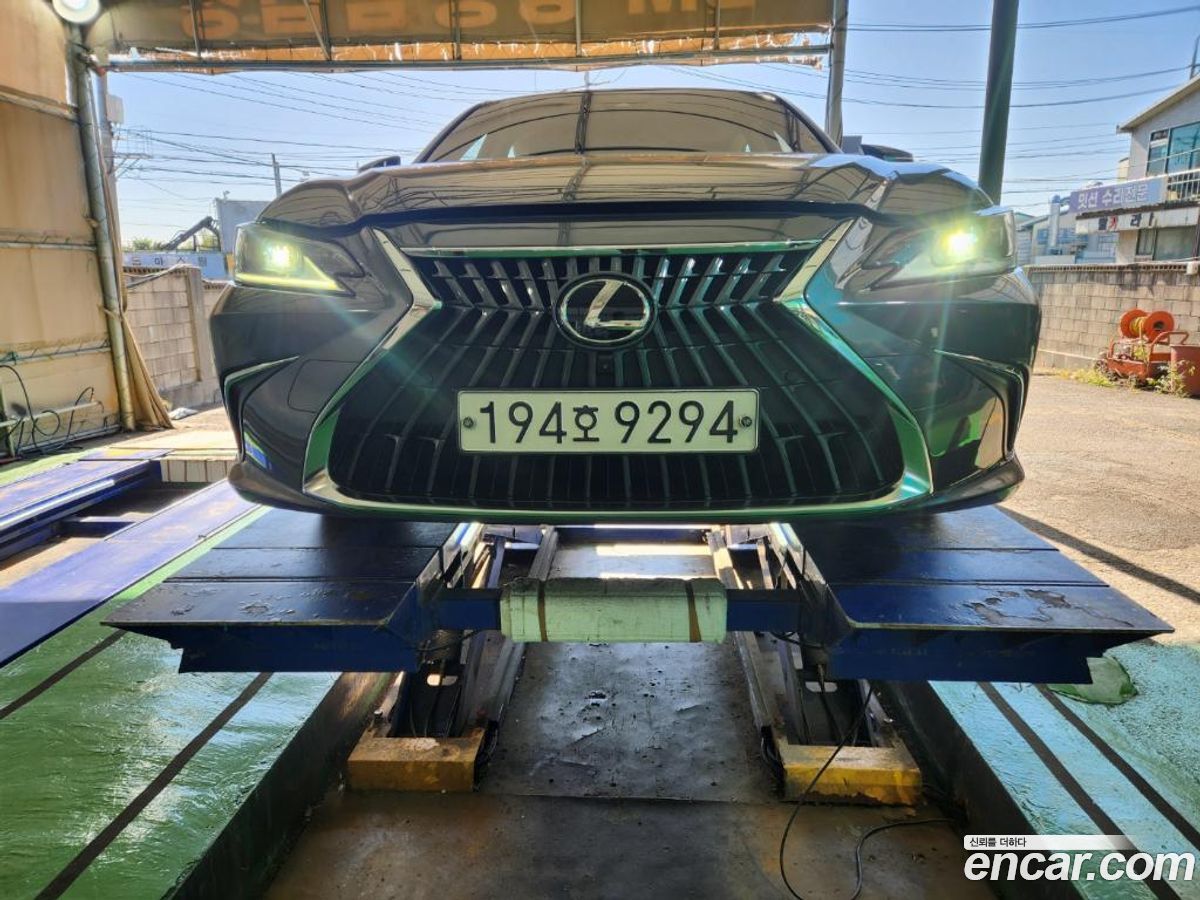 Lexus ES Mk7