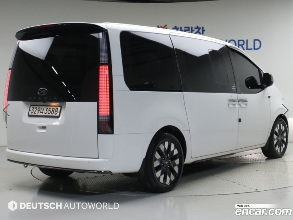 Hyundai Staria