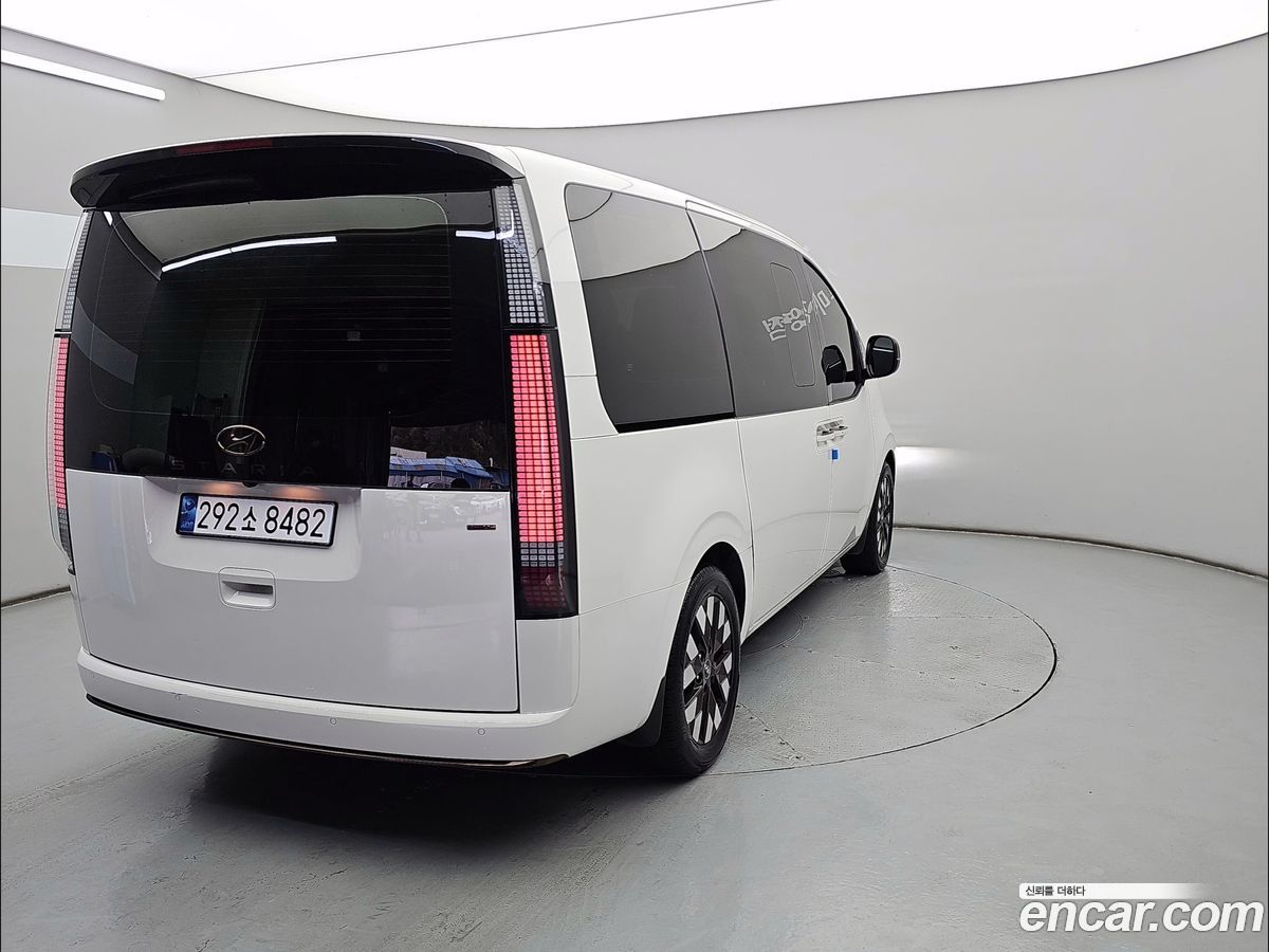 Hyundai Staria