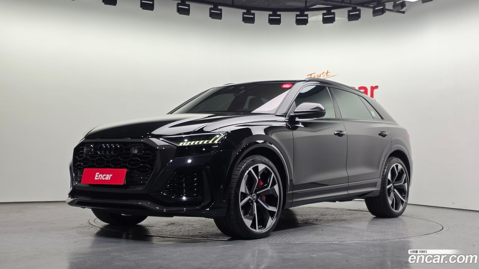 Audi RSQ8