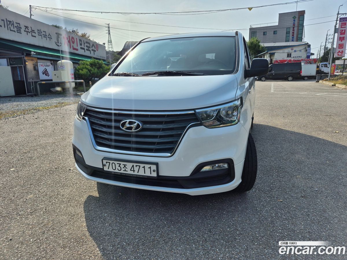 Hyundai Starex