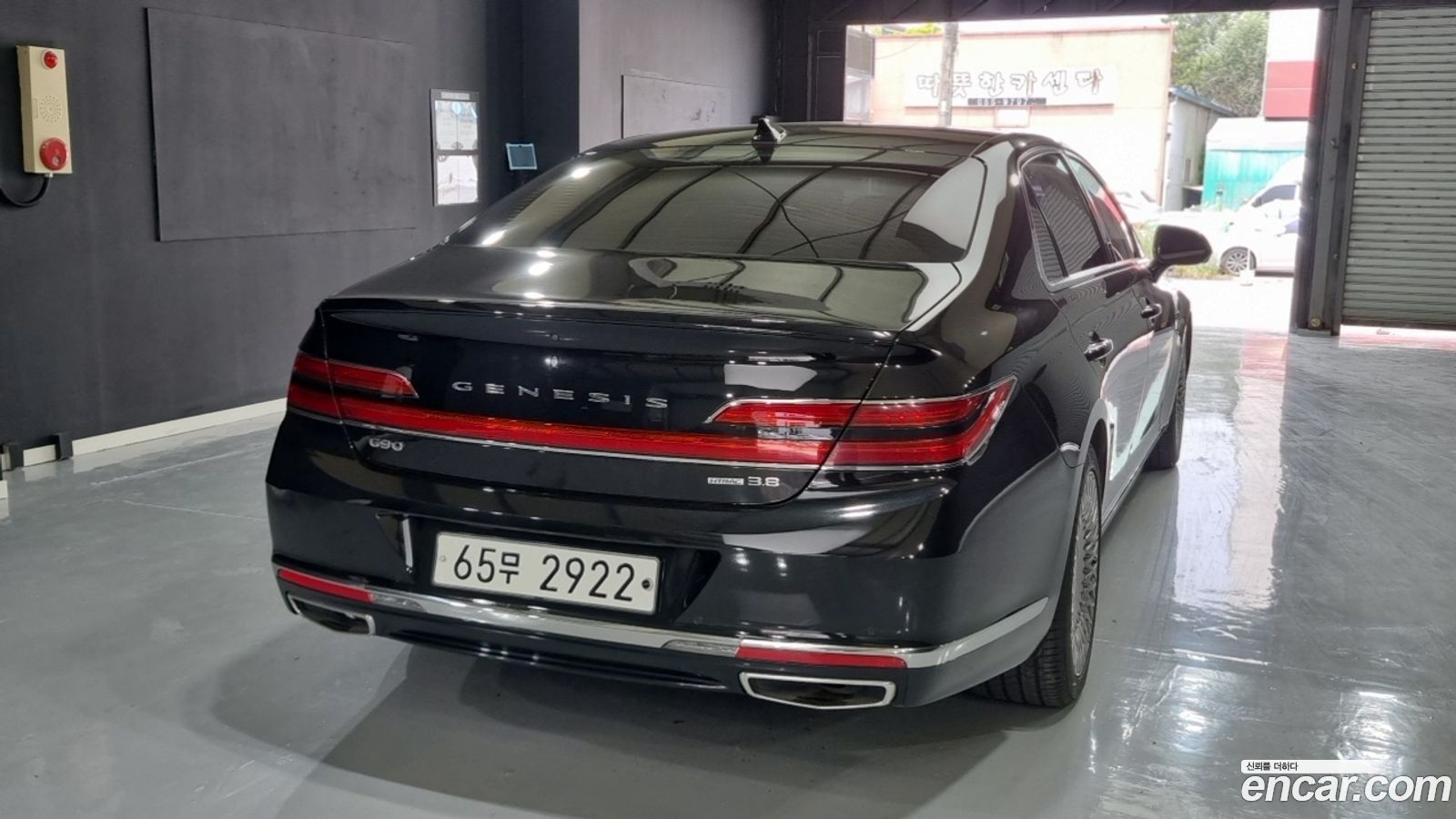 Genesis G90