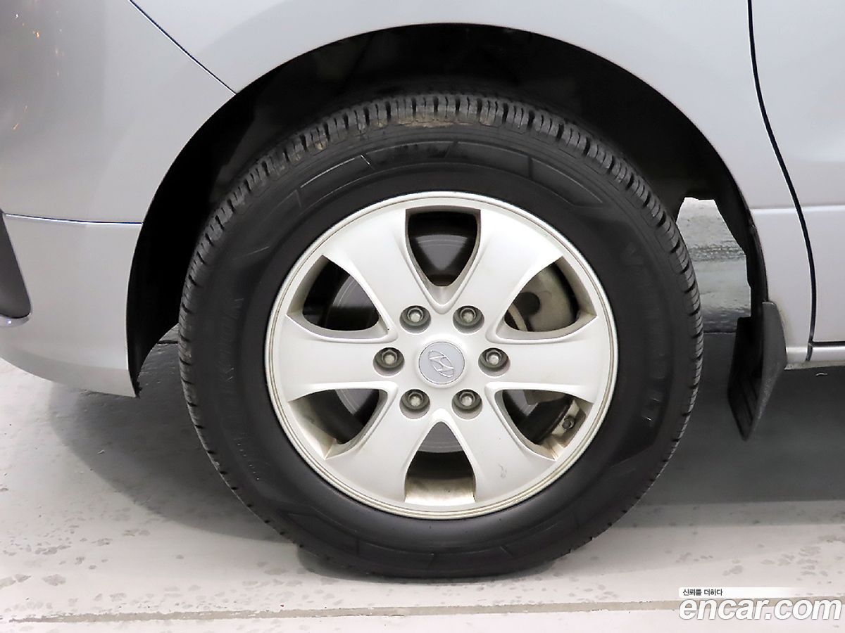 Hyundai Starex
