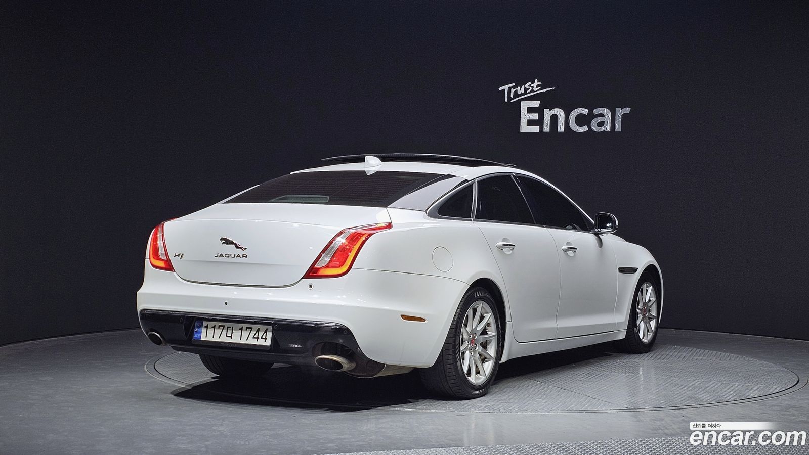 Jaguar XJ