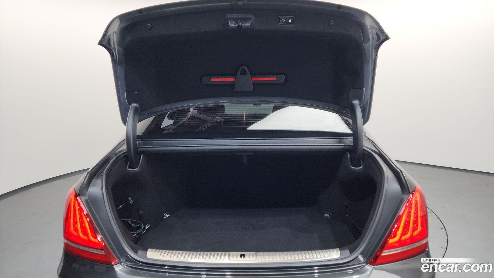 Genesis EQ900