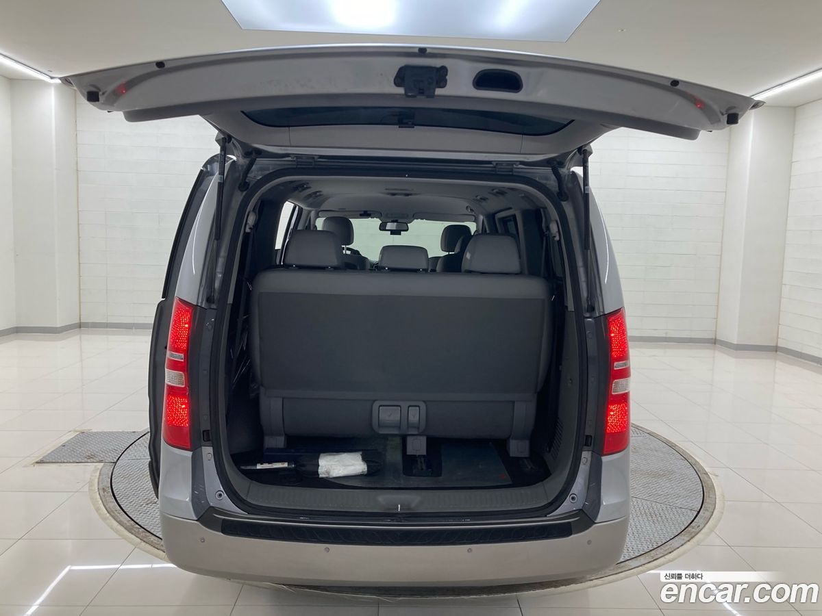 Hyundai Starex