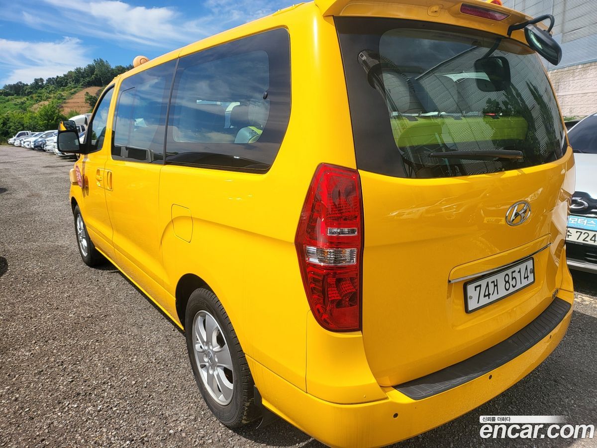 Hyundai Starex
